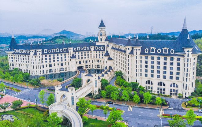 丽笙酒店一起住进自然、遇见城市九游会j9ag这个夏天和锦江(图3)