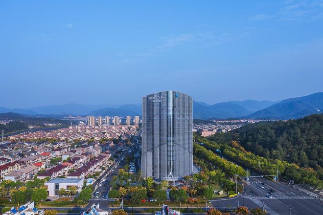丽笙酒店一起住进自然、遇见城市九游会j9ag这个夏天和锦江(图9)
