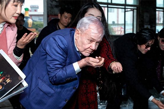 国总是邪恶的但我环游世界后发现并不是ag九游会登录美投资专家：美国报道中(图19)